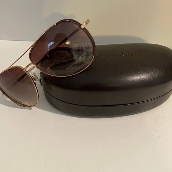 MIchael Kors Sunglasses Sicily Aviator. - Picture 3 of 3